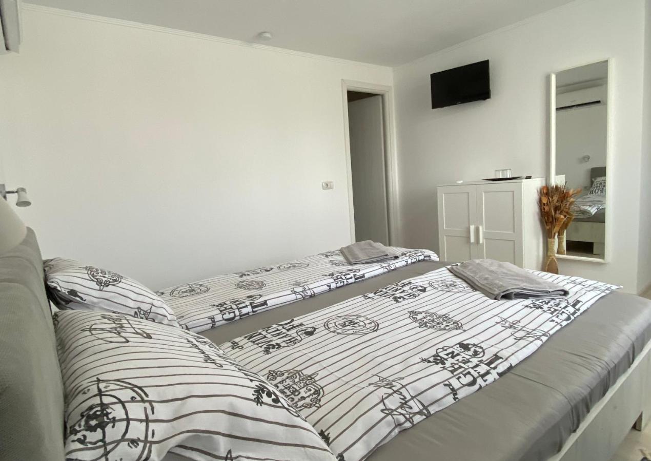 Four Rooms Curtea de Argeş Εξωτερικό φωτογραφία